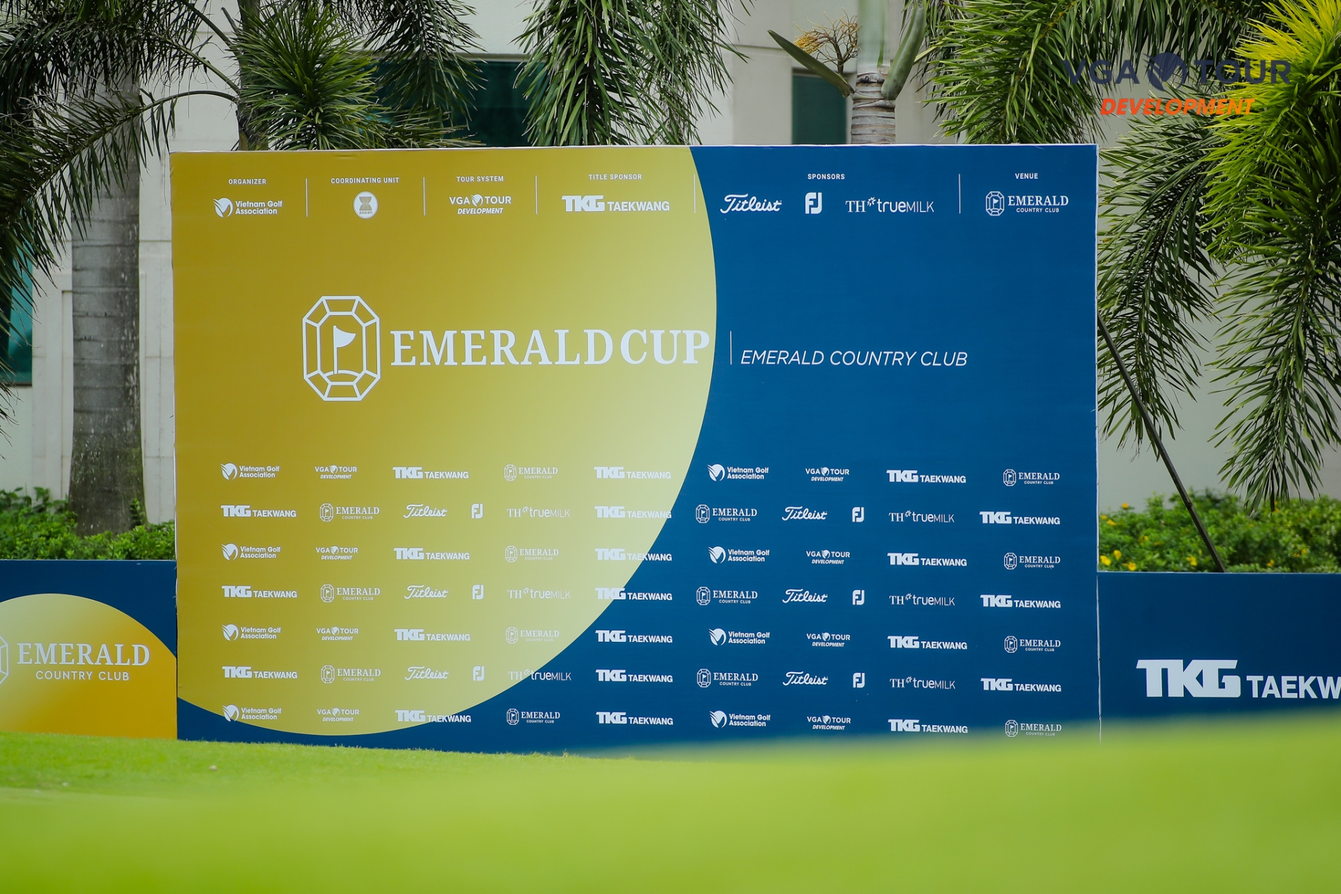 90 VẬN ĐỘNG VIÊN THAM DỰ CHẶNG ĐẤU MỞ MÀN CỦA EMERALD CUP 2025