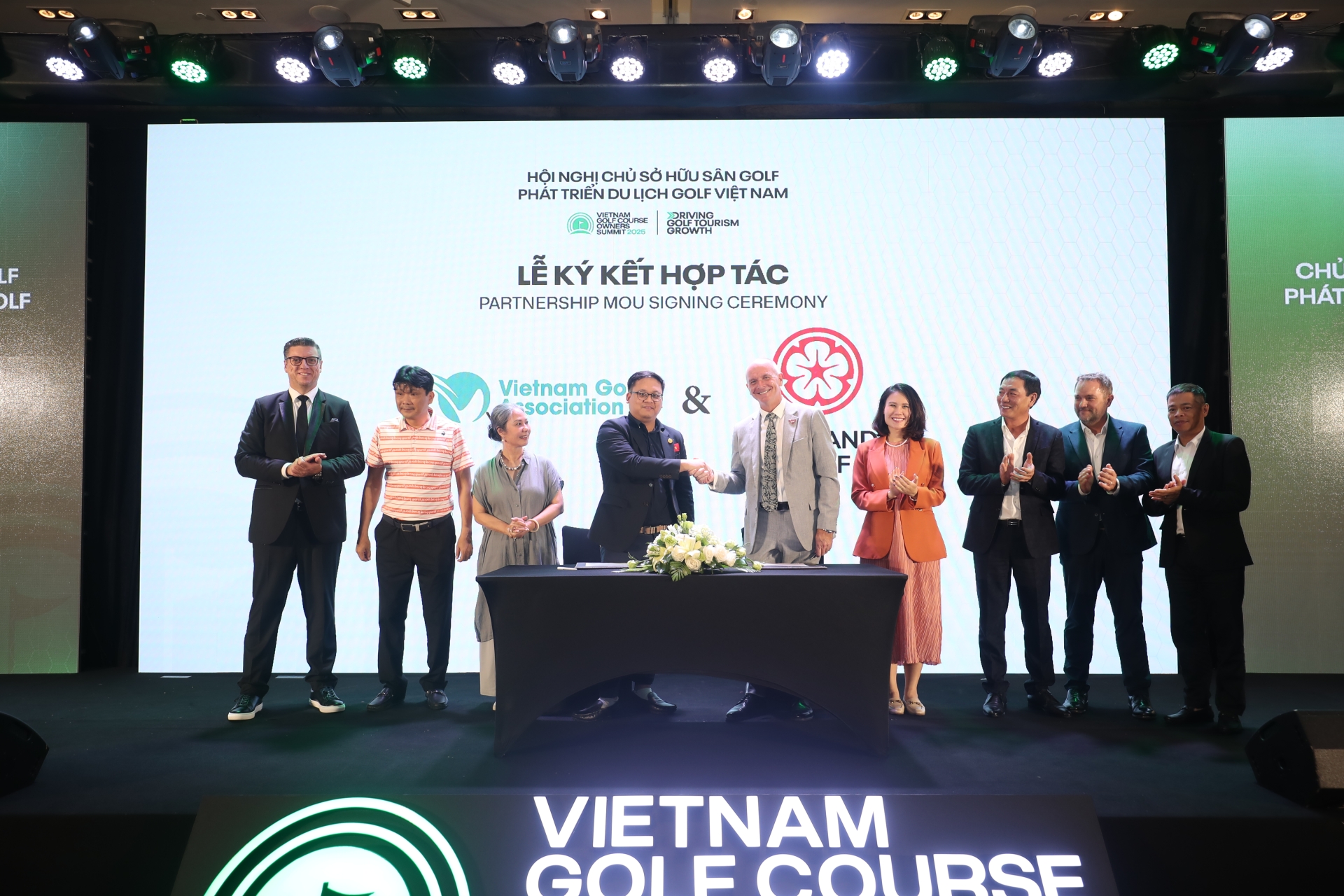 HIỆP HỘI GOLF VIỆT NAM VÀ HIỆP HỘI GOLF ANH QUỐC KÝ KẾT HỢP TÁC THÚC ĐẨY PHÁT TRIỂN GOLF VIỆT NAM