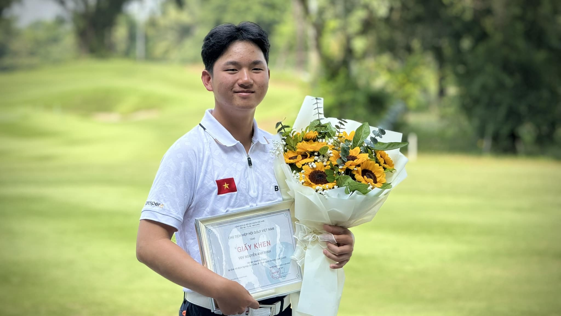 NGUYỄN ANH MINH NHẬN KHEN THƯỞNG CỦA HIỆP HỘI GOLF VIỆT NAM VÌ THÀNH TÍCH XUẤT SẮC TẠI GIẢI VÔ ĐỊCH NGHIỆP DƯ CHÂU Á – THÁI BÌNH DƯƠNG 2023.