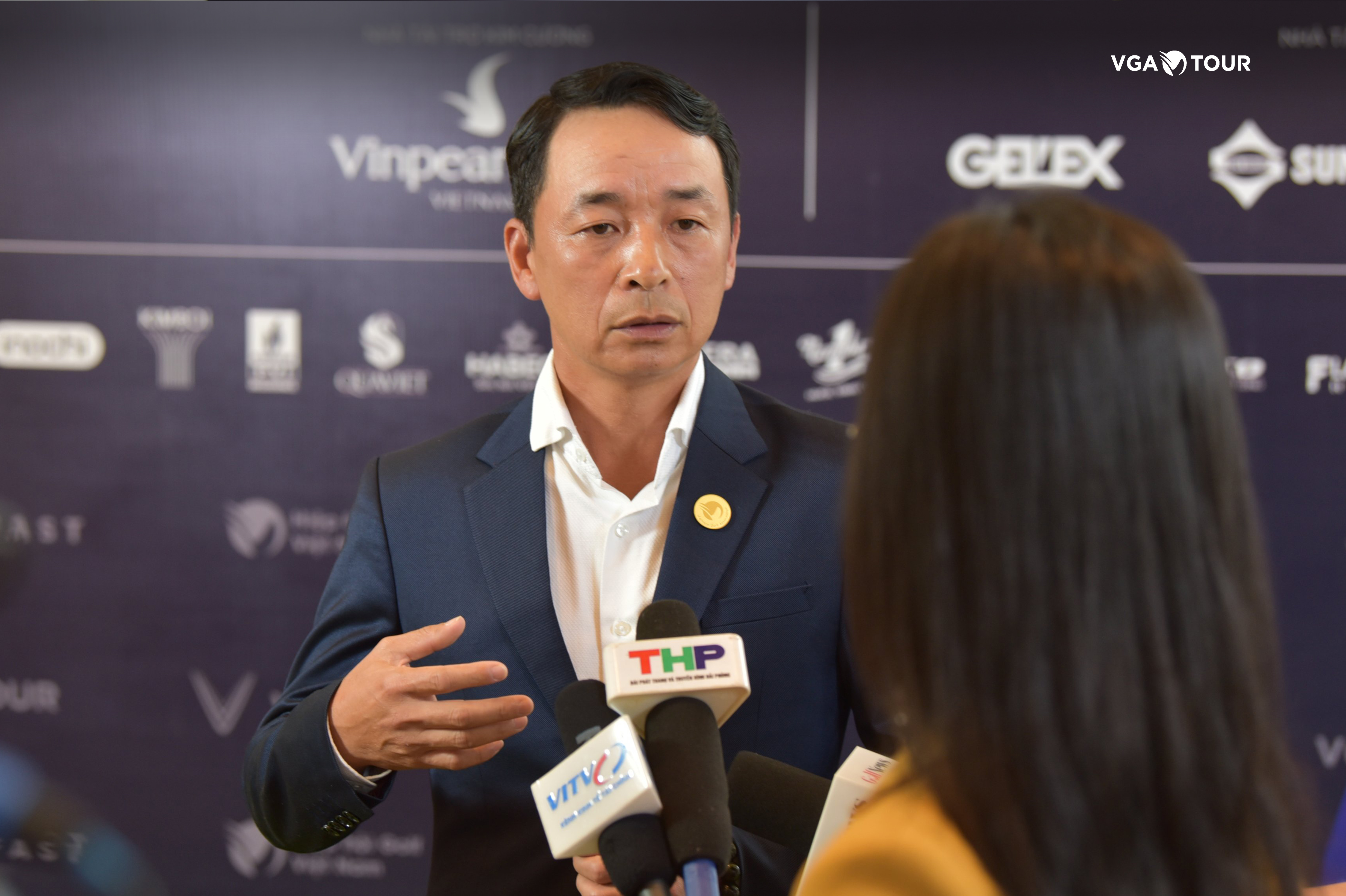 Anh Lưu Hùng Nam - Tổng thư ký Hiệp hội Golf đang trả lời phỏng vấn