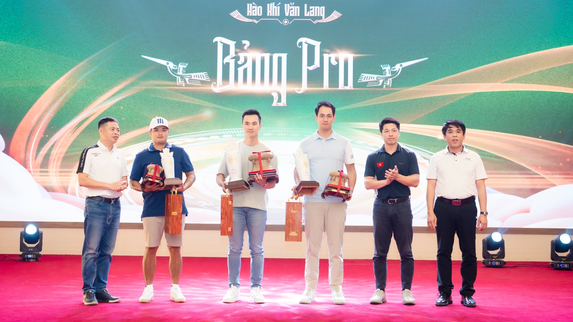 TRẦN LÊ DUY NHẤT VÔ ĐỊCH BẢNG CHUYÊN NGHIỆP GIẢI GOLF CÚP HÙNG VƯƠNG - “HÀO KHÍ VĂN LANG”